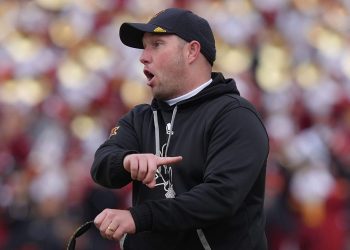 El nuevo contrato de Kenny Dillingham muestra que el estado de Arizona está cansado de la narrativa del 'gigante dormido'