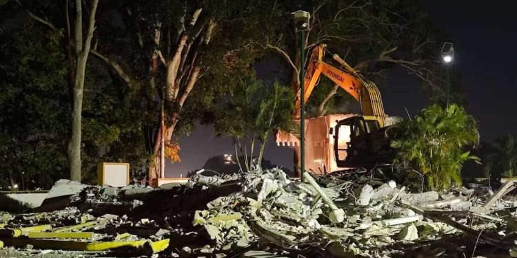 Demuelen monumento chino en el Mirador del Puente de las Américas; Alcaldía de Arraiján defiende la decisión