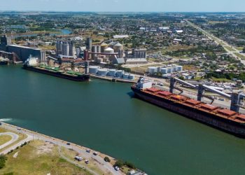 En Puerto Quequén los buques zarpan con bodega completa