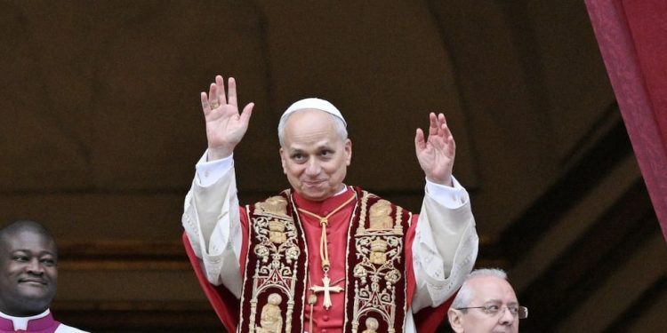 El papa León XIV envió saludos navideños en diez idiomas antes de impartir la bendición Urbi et Orbi | MUNDO