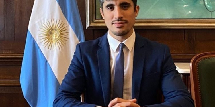 El Gobierno desplazó a un diplomático argentino de la Embajada en Siria por darle «me gusta» a un posteo que pedía «fuego para Israel»