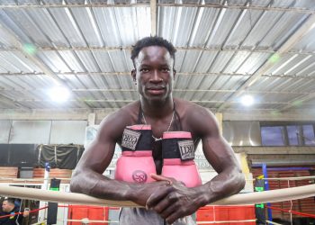 La historia de Toumba Niang, el autor de uno de los KO del 2025 :: Olé