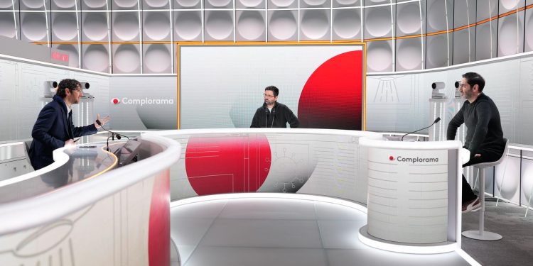 Sur Franceinfo, « Complorama » fete sa 100ᵉ dans un contexto où le complotisme ne faiblit pas