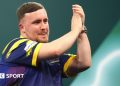 Campeonato Mundial de Dardos PDC: Luke Littler vence a Darius Labanauskas en la primera ronda