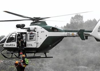 Buscan a un hombre arrastrado por la corriente cuando intentaba cruzar en moto en pleno temporal un arroyo cerca de Granada
