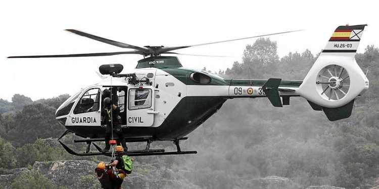 Buscan a un hombre arrastrado por la corriente cuando intentaba cruzar en moto en pleno temporal un arroyo cerca de Granada