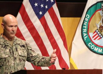 Lo que hay que saber sobre el almirante nombrado por Hegseth en la controversia sobre la huelga de barcos