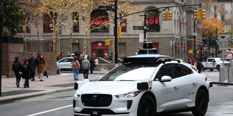 Un corte de energía en San Francisco dejó a los autos autónomos de Waymo varados en las intersecciones