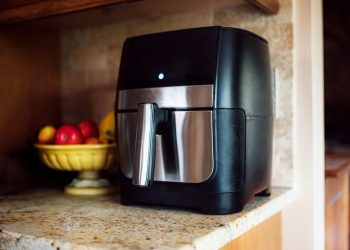 ¿Se está filtrando plástico a mi comida? Encontré estos 4 artículos en mi cocina que podrían ser culpables de microplásticos