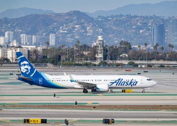Alaska volará con horarios más grandes hasta la fecha en Anchorage y Portland