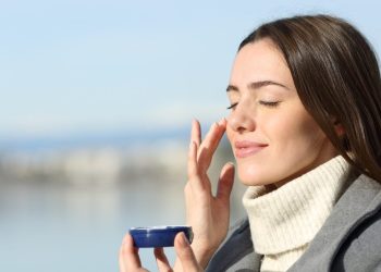 Estos 7 errores de cuidado de la piel durante el invierno que assèchent la peau et ternissent le teint