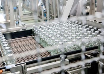 La industria farmacéutica española como pilar del mercado laboral: estabilidad y alta cualificación