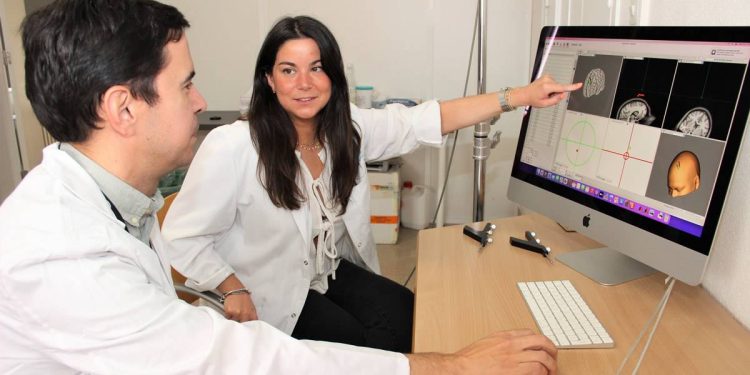 El Clínico San Carlos abre una consulta monográfica de Alzheimer para personas con síndrome de Down