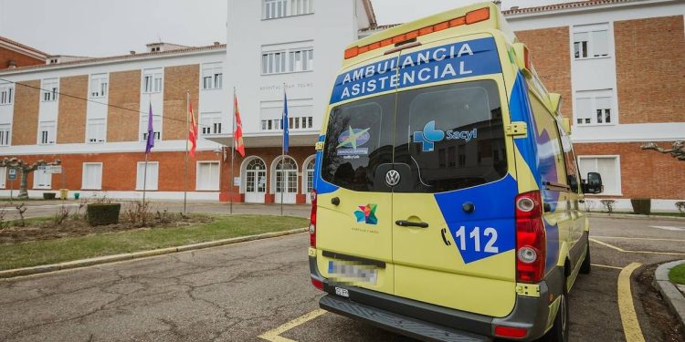Castilla y León refuerza el transporte sanitario con 14 nuevas ambulancias y bases de operación
