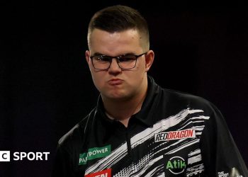 Campeonato Mundial de Dardos: Gian van Veen y Rob Cross pasan a la segunda ronda pero Ross Smith pierde