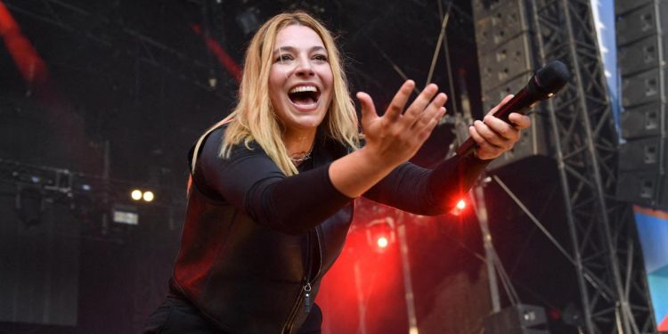 Avec Tout se casse, Santa signe l'hymne des Enfoirés pour 2026