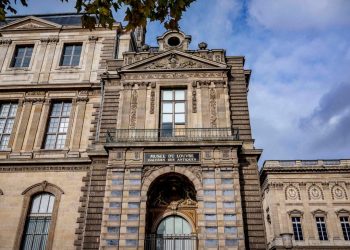 Después del caso en el Louvre, los diputados exigen la apertura de una comisión de investigación
