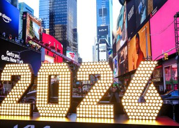 Desde 'Dick Clark's New Year's Rockin' Eve' hasta 'Nashville's Big Bash', aquí se explica cómo ver los especiales de televisión de Nochevieja más importantes de este año.