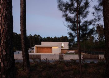 Casa en Mundão / Um para Um, arquitectura e ingeniería