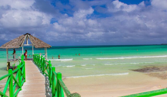 Cuba: militares se quedan con un 40% de lo que ingresan en sus hoteles