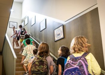 Aguas de Alicante cierra un 2025 de compromiso con la educación, el empleo y la sostenibilidad local