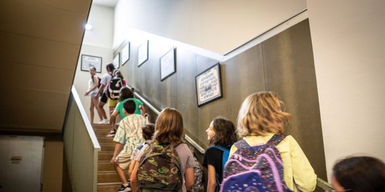 Aguas de Alicante cierra un 2025 de compromiso con la educación, el empleo y la sostenibilidad local