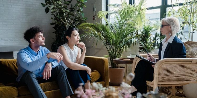 ¿Cómo se restaura una relación de pareja tras una infidelidad emocional?