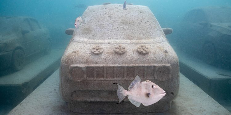 recorra el 'atasco' submarino de coches de coral de hormigón de Leandro Erlich en el arrecife de Miami Beach