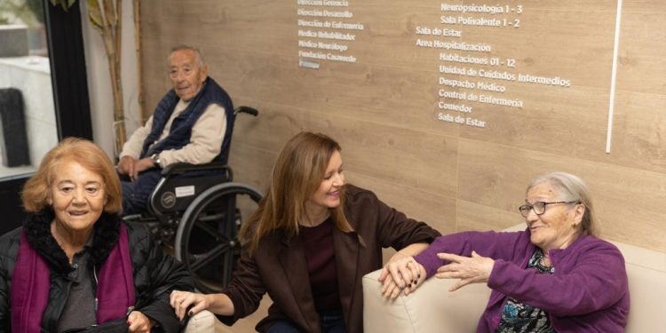 Las pequeñas residencias de mayores se ponen a punto para pasar la 'ITV' de calidad en Madrid