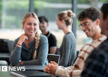 El programa Erasmus regresará para los estudiantes del Reino Unido, según entiende la BBC