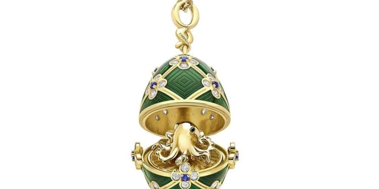 En Nouvelle-Zélande, un hombre sopa de amor dejó un pequeño œuf Fabergé en l'avalant