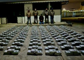Policía decomisa 555 kilos de cocaína ocultos en un camión en Otavalo