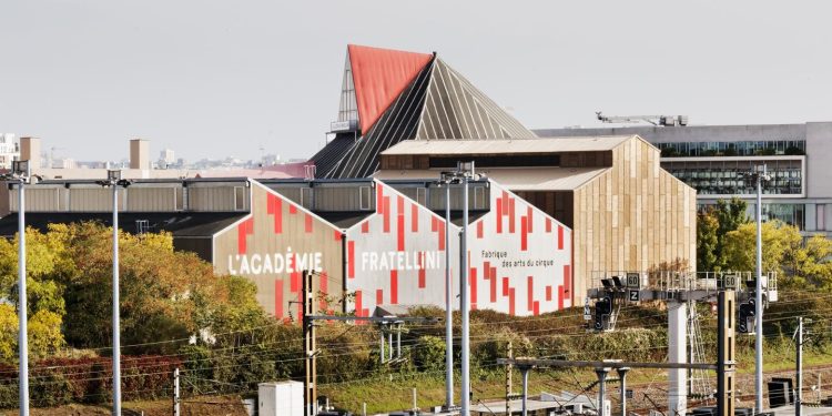 A La Plaine Saint-Denis, los hábitos nuevos de la Academia Fratellini