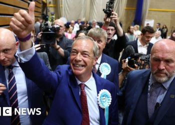 La policía evalúa las reclamaciones de reforma gastada excesivamente en la campaña electoral de Farage