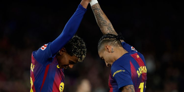 Con un polémico offside y un doblete de Raphinha, el Barcelona ganó y se aleja como único puntero de La Liga :: Olé