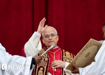 El Papa León insta a tener «coraje» para poner fin a la guerra en Ucrania en su primer discurso navideño