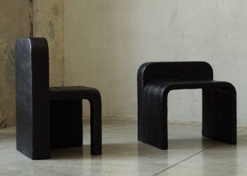 Madera contrachapada y pulpa de papel reciclado esculpen muebles monolíticos.