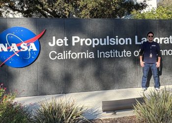 El ecuatoriano que llegó a la NASA tras seis rechazos