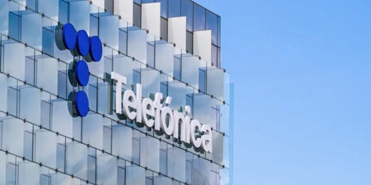 Telefónica ajusta el ERE para siete filiales y los sindicatos lo aprueban
