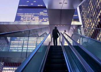 ¿Ascendiendo en la escala profesional? 5 secretos para desarrollar la resiliencia de líderes que alguna vez estuvieron en su lugar