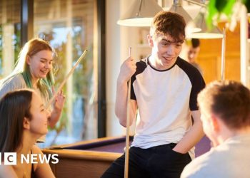 Cientos de centros juveniles previstos para llegar a la generación «aislada»