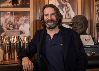 «La diferencia entre un honnête homme et un vieux beau, c'est que le premier a un cerveau»