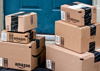 Ese regalo misterioso podría ser una estafa: qué son las estafas de cepillado y qué hacer al respecto