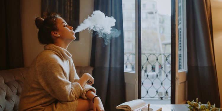 la nicotina «segura» no existe y daña el corazón como fumar