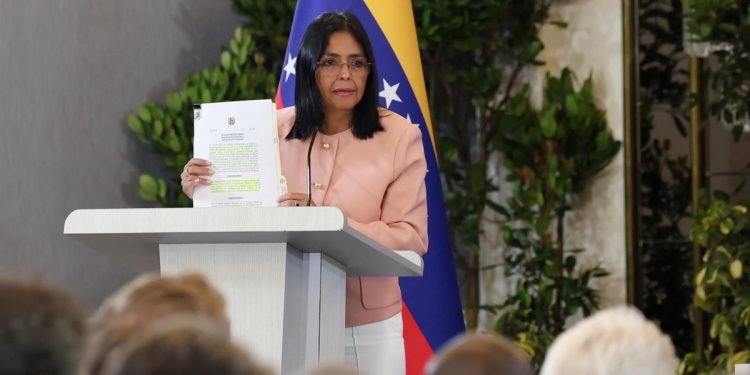 Venezuela defiende su capacidad productiva ante la presión militar de EEUU