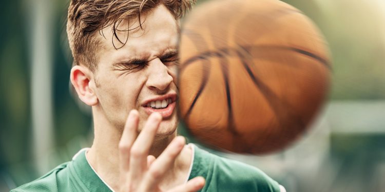 Descubran por qué una conmoción cerebral aumenta el riesgo de Alzheimer (y cómo prevenirlo)