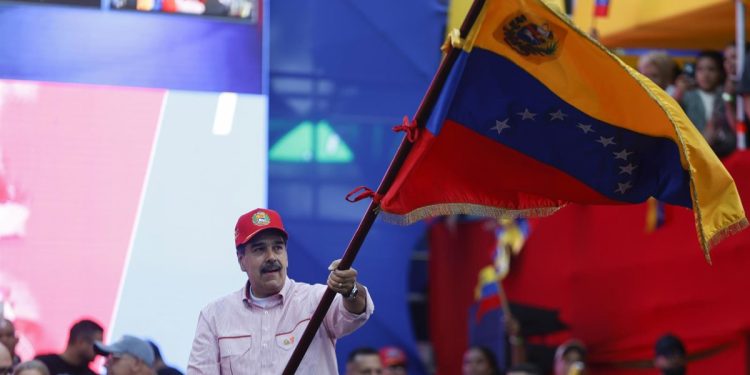 El Ejército venezolano está «más preparado que nunca», dice Maduro tras «27 semanas amenazado por Goliat»