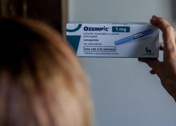 La cirugía bariátrica supera a los fármacos GLP-1 en pérdida de peso y control de obesidad.