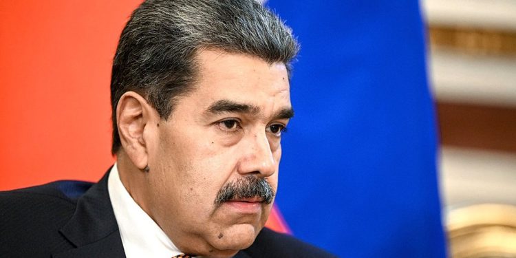 Venezuela destruye una aeronave supuesta usada para el tráfico de drogas cerca de la frontera con Colombia