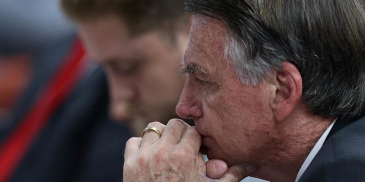 Bolsonaro permanecerá bajo observación hasta Año Nuevo tras someterse a varias intervenciones los últimos días